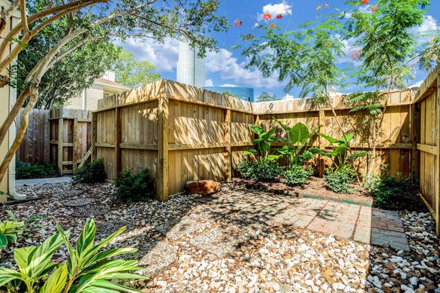 1881 Bering Drive 12, Houston, TX 77057