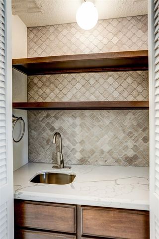 1881 Bering Drive 12, Houston, TX 77057