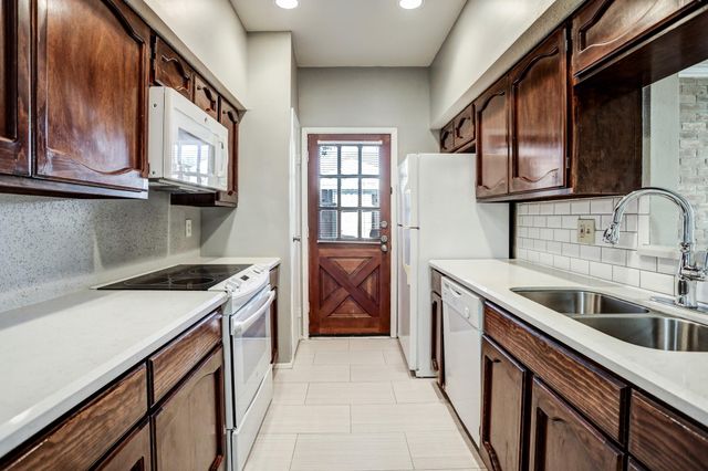 1881 Bering Drive 12, Houston, TX 77057