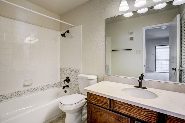 1881 Bering Drive 12, Houston, TX 77057