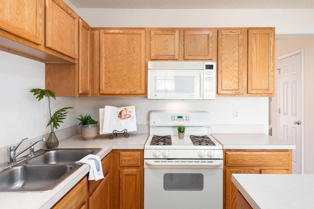 102 Yellow Hawthorn Circle, Summerville, SC 29483