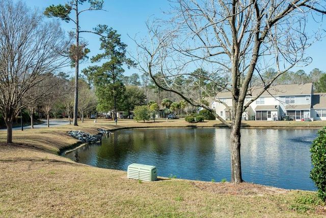 102 Yellow Hawthorn Circle, Summerville, SC 29483