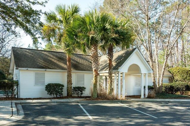 102 Yellow Hawthorn Circle, Summerville, SC 29483