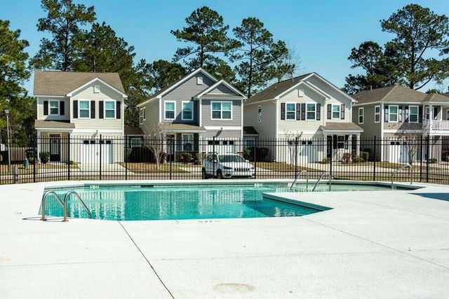 102 Yellow Hawthorn Circle, Summerville, SC 29483