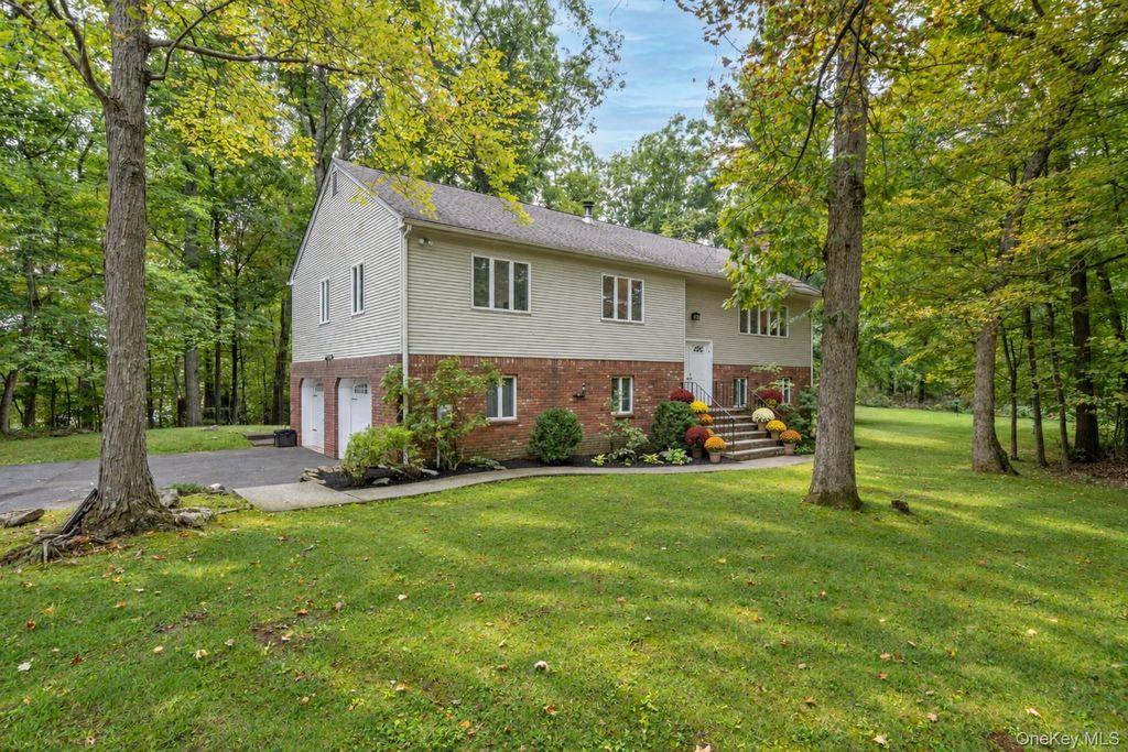 116 Stanwood Road, Bedford Corners, NY 10549 — photo 2