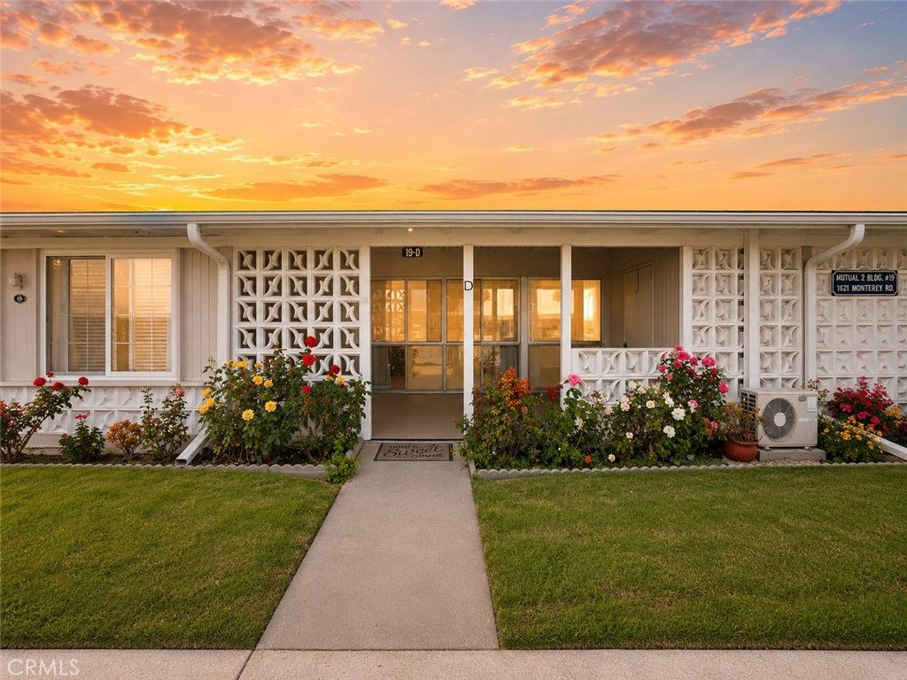 1621 Monterey Road M2-19D, Seal Beach, CA 90740