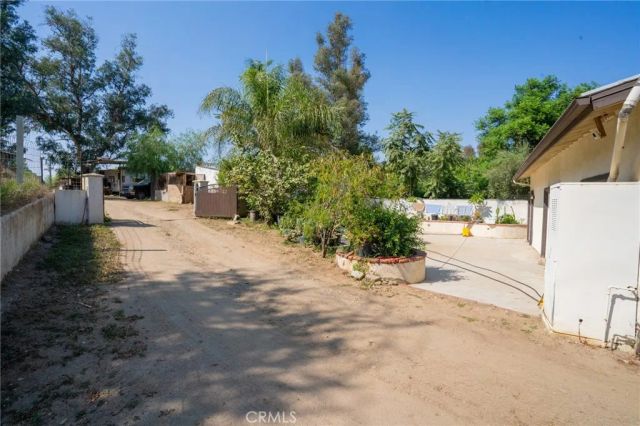 11164 Locust Avenue, Bloomington, CA 92316