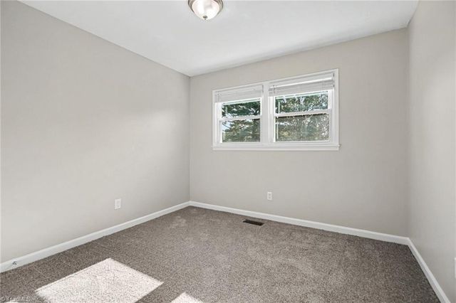 203 Cheltenham Drive, Winston-salem, NC 27103