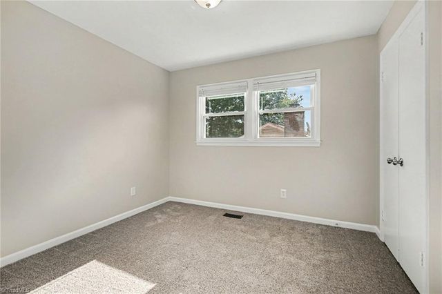 203 Cheltenham Drive, Winston-salem, NC 27103