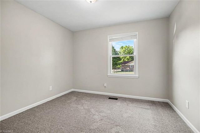 203 Cheltenham Drive, Winston-salem, NC 27103