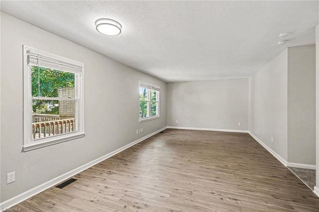 203 Cheltenham Drive, Winston-salem, NC 27103