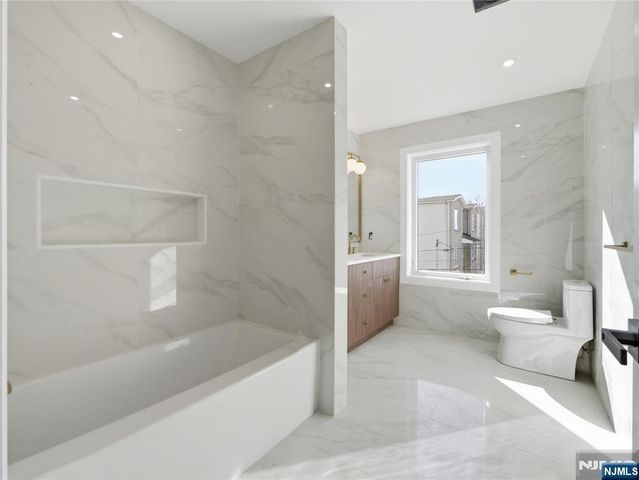 138-140 Weigands Lane 1, Secaucus, NJ 07094