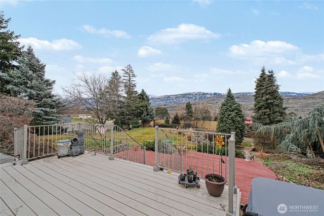 1160 S Mary Avenue, East Wenatchee, WA 98802