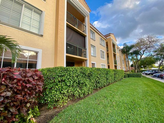 135 Yacht Club Way 305, Hypoluxo, FL 33462