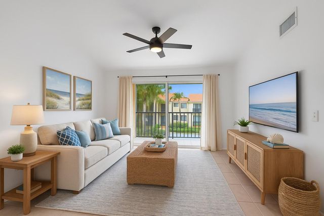 135 Yacht Club Way 305, Hypoluxo, FL 33462