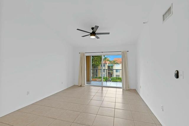135 Yacht Club Way 305, Hypoluxo, FL 33462