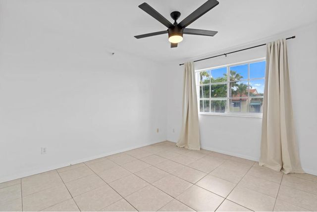 135 Yacht Club Way 305, Hypoluxo, FL 33462