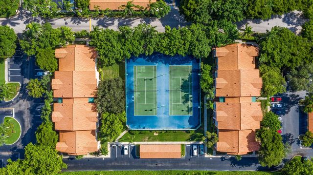 135 Yacht Club Way 305, Hypoluxo, FL 33462