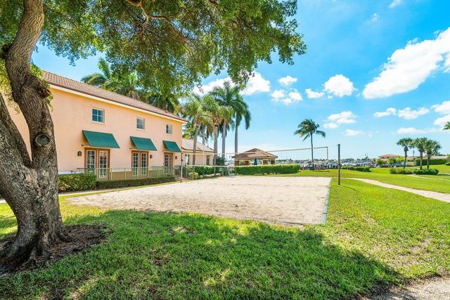 135 Yacht Club Way 305, Hypoluxo, FL 33462