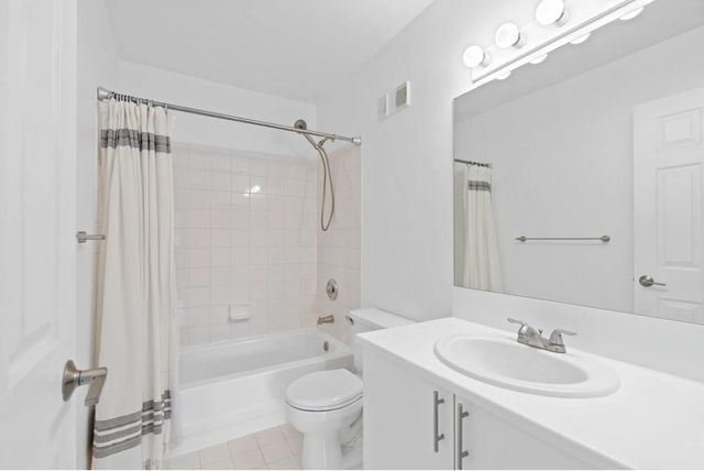 135 Yacht Club Way 305, Hypoluxo, FL 33462