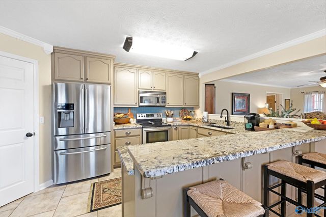 2209 Springdale Drive SW, Hartselle, AL 35640