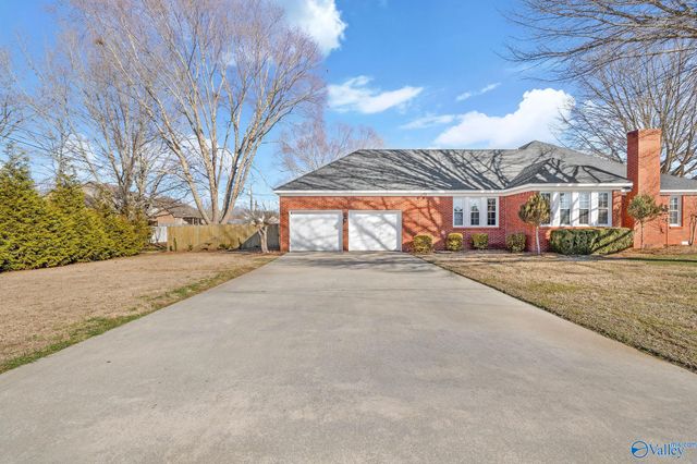 2209 Springdale Drive SW, Hartselle, AL 35640