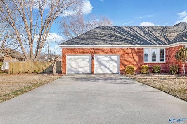 2209 Springdale Drive SW, Hartselle, AL 35640