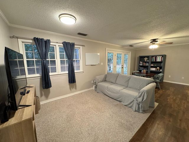 104 Mandalay Dr., Hattiesburg, MS 39402