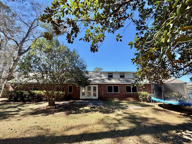 104 Mandalay Dr., Hattiesburg, MS 39402