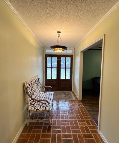 104 Mandalay Dr., Hattiesburg, MS 39402