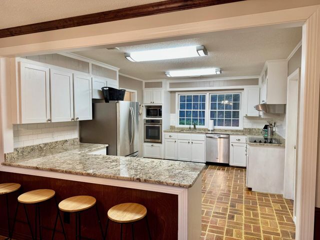 104 Mandalay Dr., Hattiesburg, MS 39402