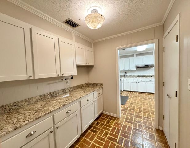 104 Mandalay Dr., Hattiesburg, MS 39402