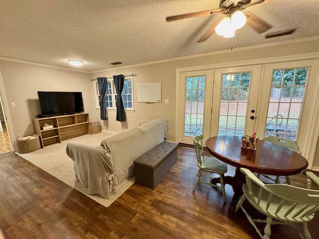 104 Mandalay Dr., Hattiesburg, MS 39402