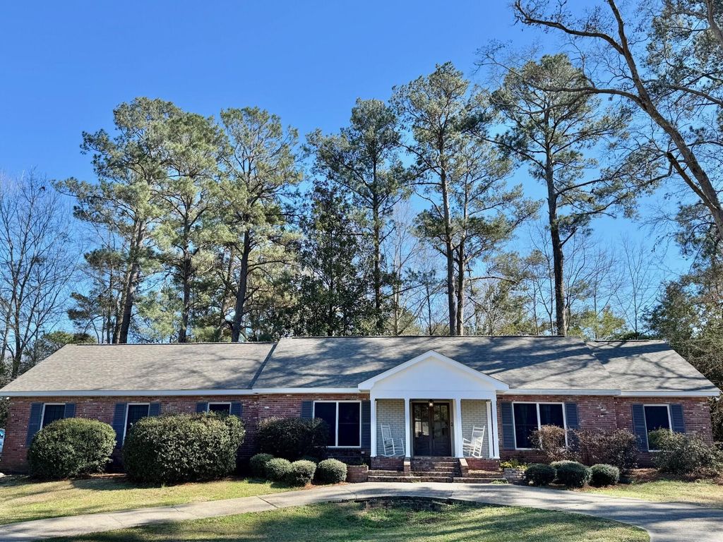 104 Mandalay Dr., Hattiesburg, MS 39402