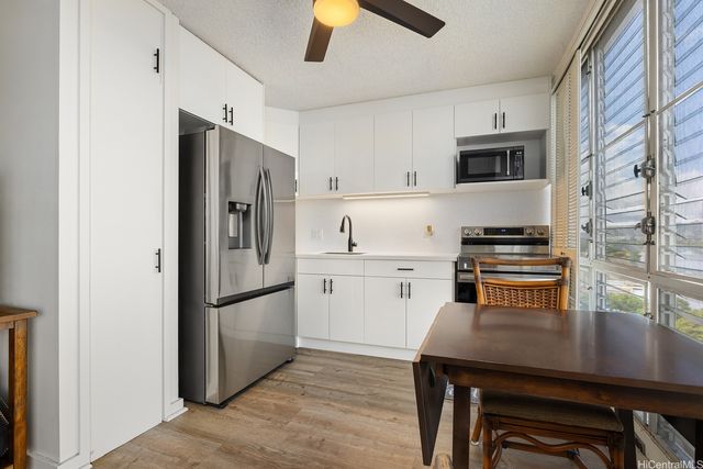620 Mccully Street 901, Honolulu, HI 96826