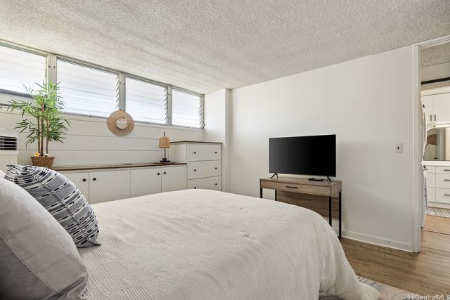 620 Mccully Street 901, Honolulu, HI 96826