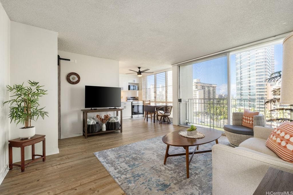 620 Mccully Street 901, Honolulu, HI 96826