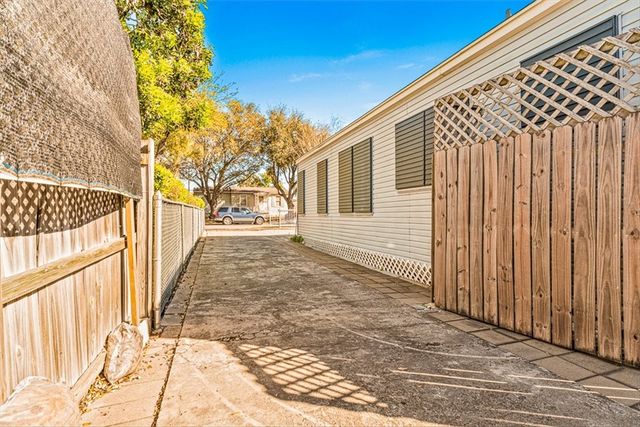 417 Fairmont Dr, Corpus Christi, TX 78408