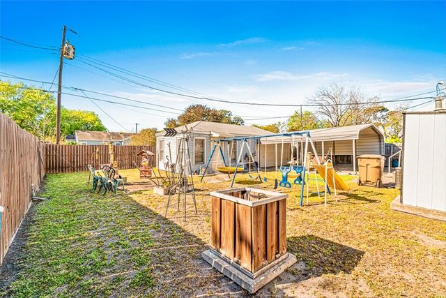 417 Fairmont Dr, Corpus Christi, TX 78408