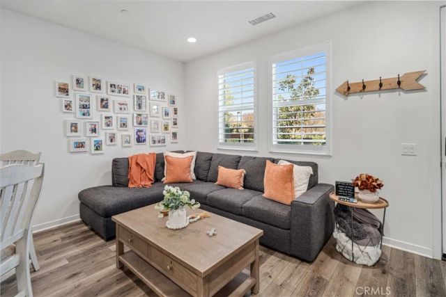 28744 Jardineras, Valencia, CA 91354