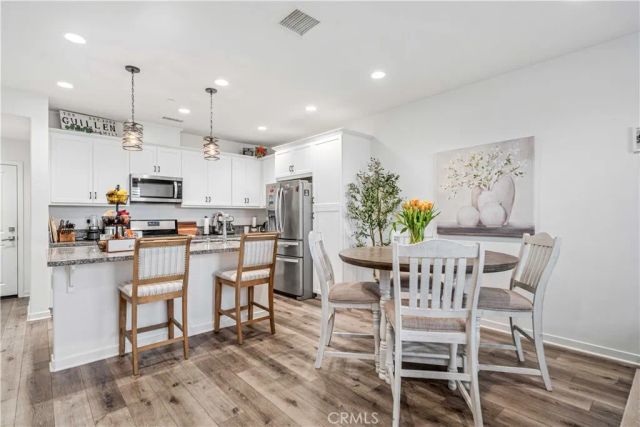 28744 Jardineras, Valencia, CA 91354