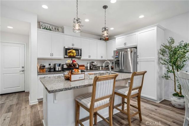 28744 Jardineras, Valencia, CA 91354