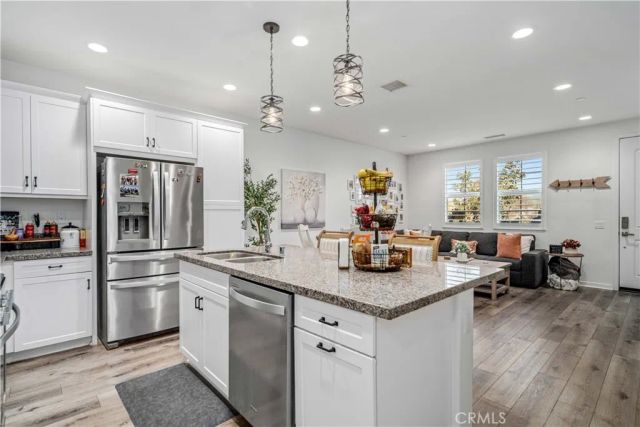 28744 Jardineras, Valencia, CA 91354