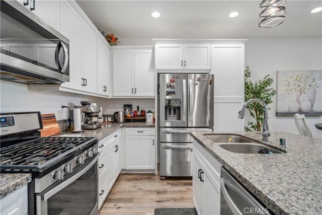 28744 Jardineras, Valencia, CA 91354