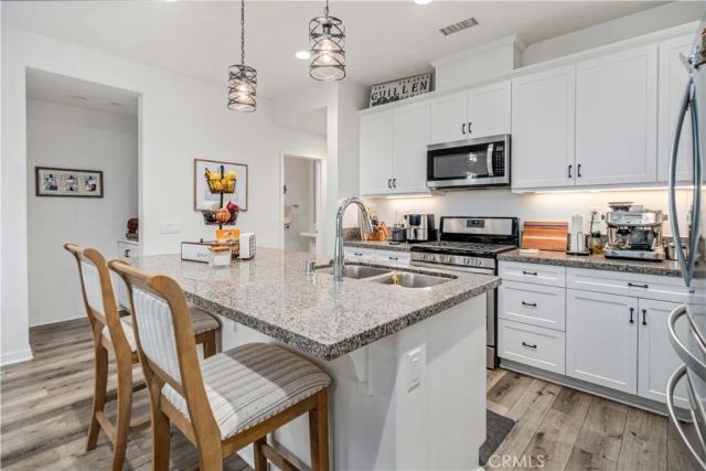 28744 Jardineras, Valencia, CA 91354