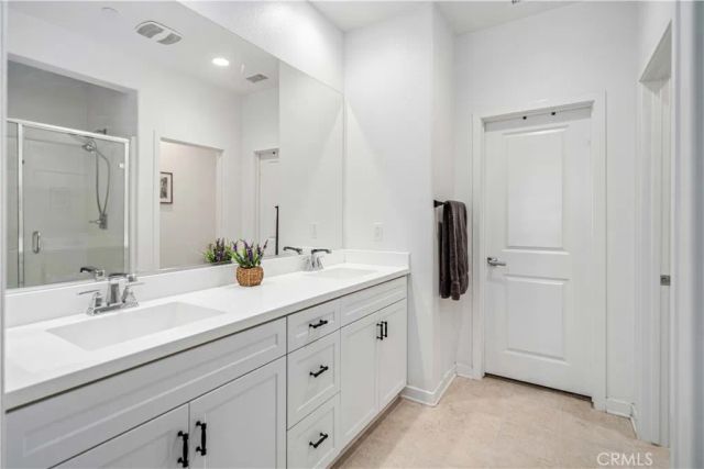 28744 Jardineras, Valencia, CA 91354