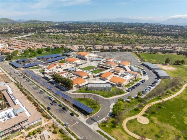 28744 Jardineras, Valencia, CA 91354