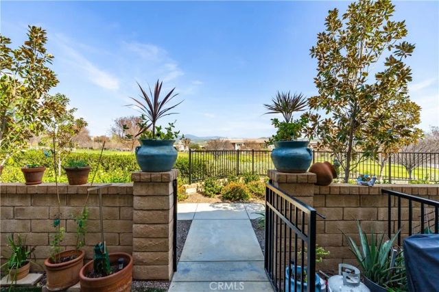 28744 Jardineras, Valencia, CA 91354