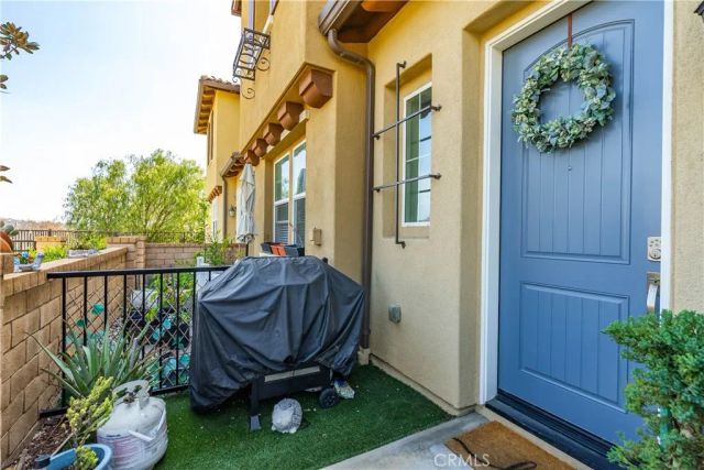 28744 Jardineras, Valencia, CA 91354