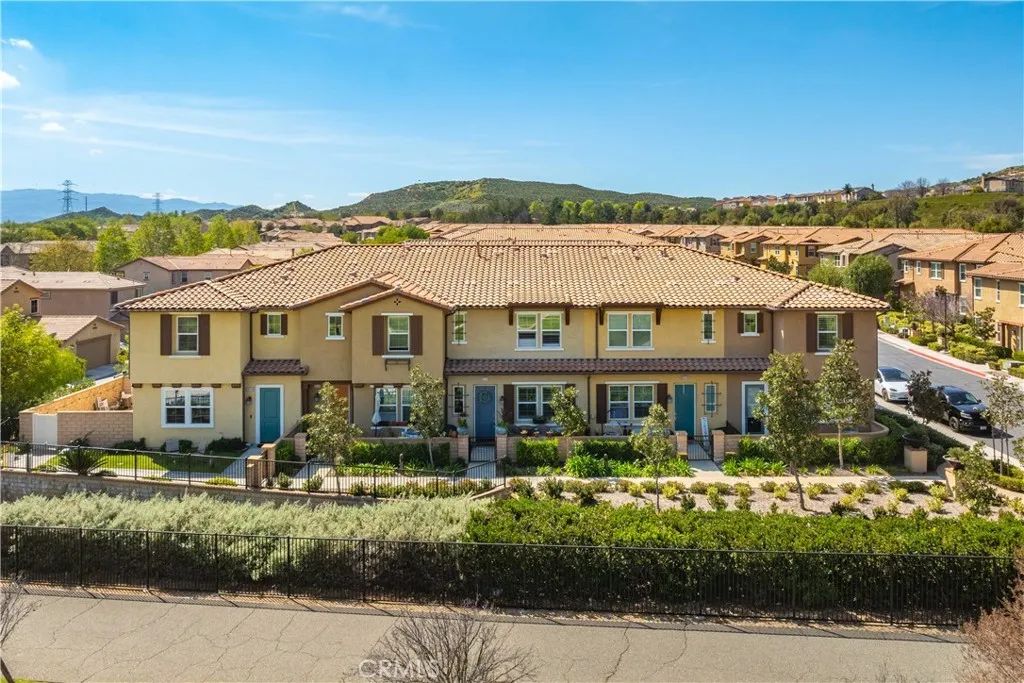 28744 Jardineras, Valencia, CA 91354